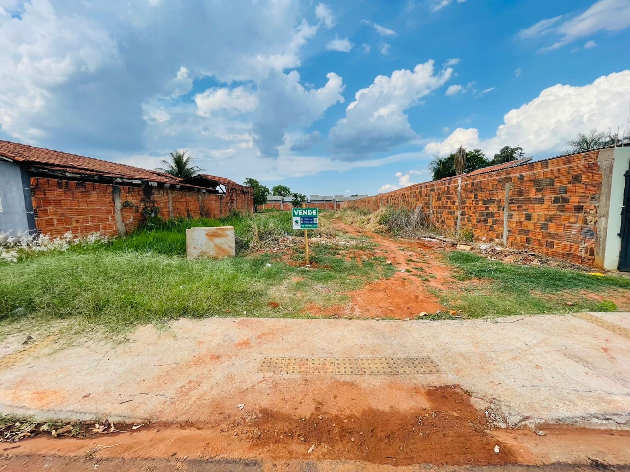 Terreno à venda no Jardim Carandá: 