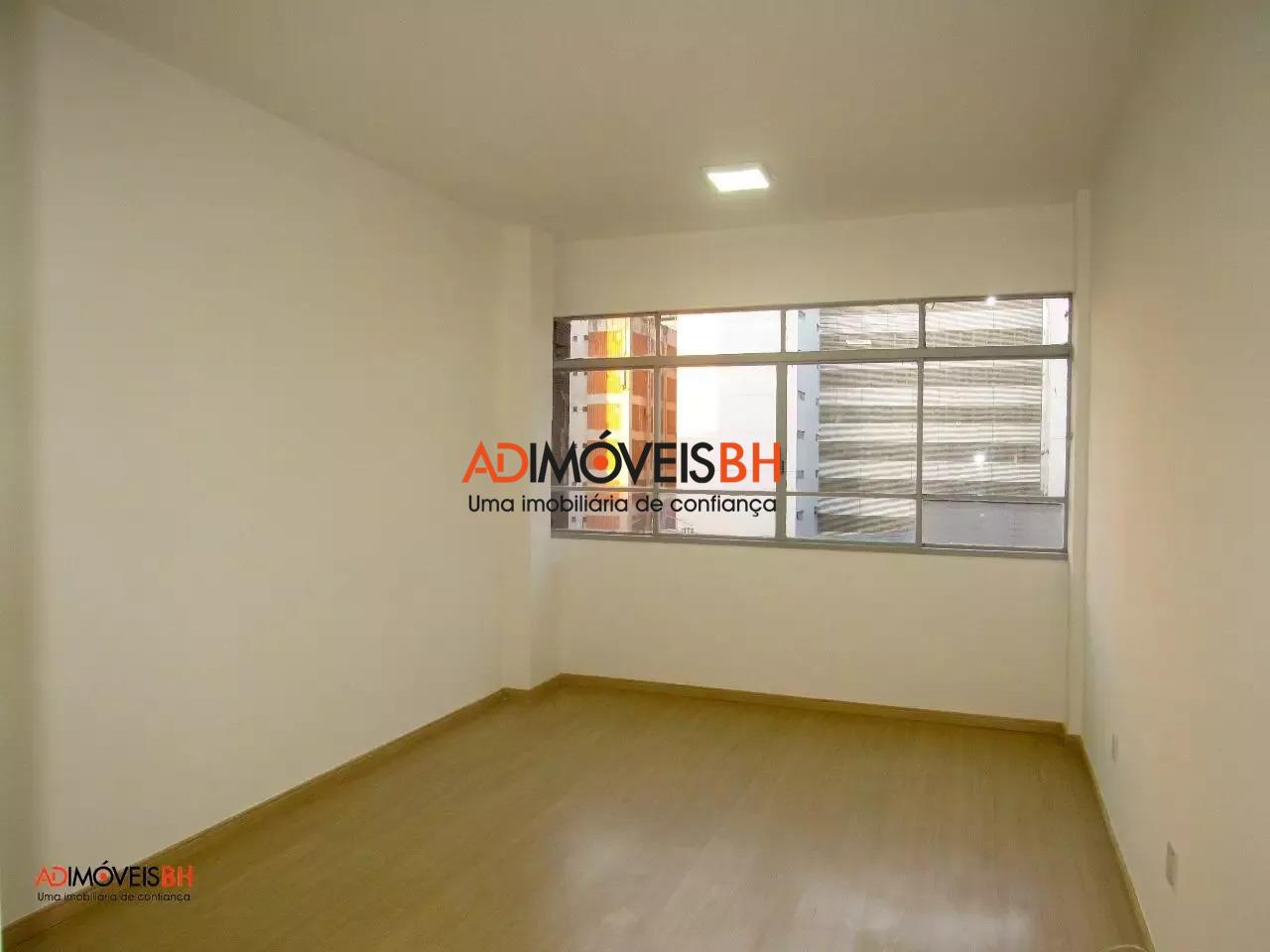 Sala à venda no Centro: 