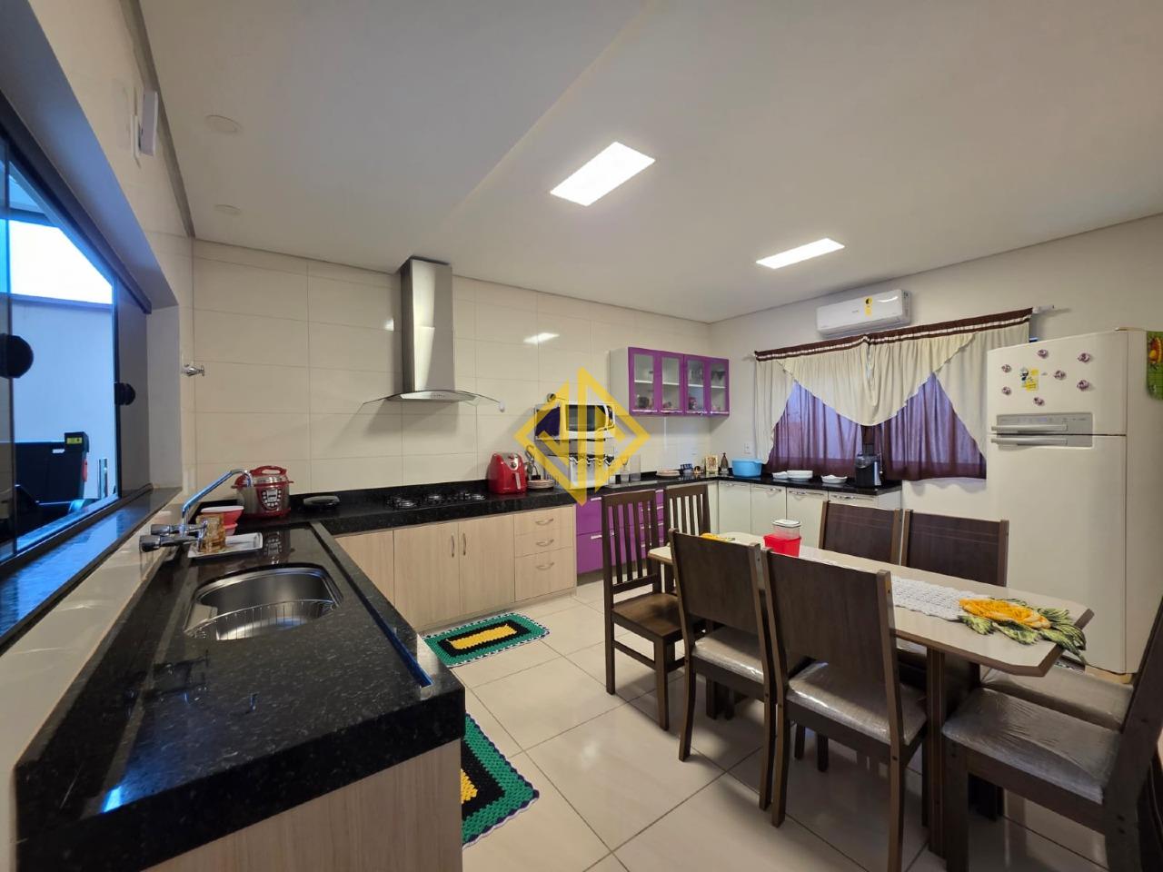 Sobrado à venda no Setor 06: