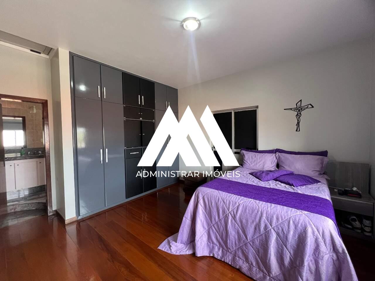 Casa à venda no Centro: 