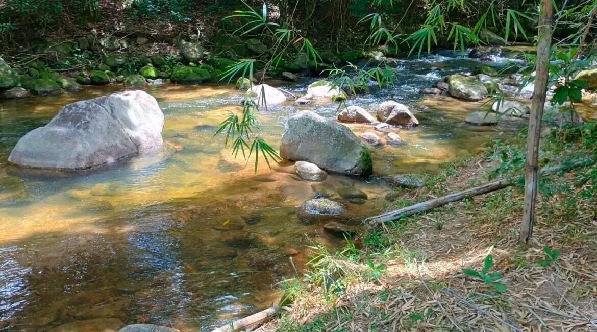 Área à venda no Glicerio: 