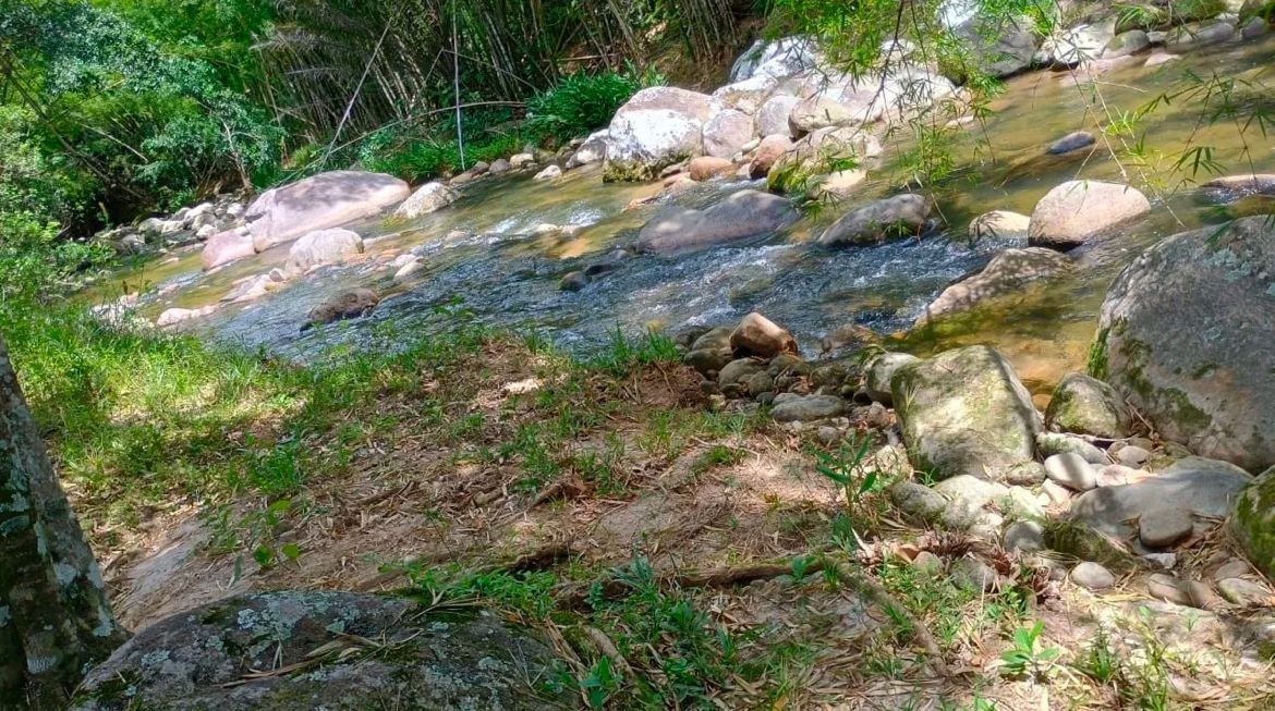 Área à venda no Glicerio: 