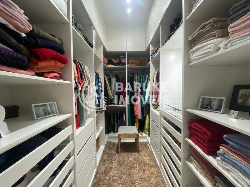 Casa de condomínio à venda no bairro JARDIM DOS LAGOSIndaiatuba: Closet da Suite Master