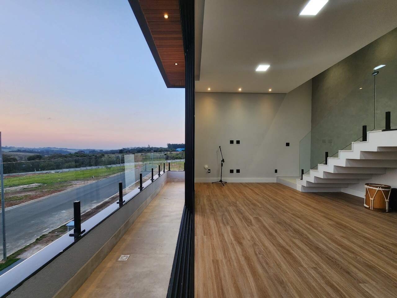 Casa de condomínio à venda no bairro RESERVA PETRUSIndaiatuba: Sala de tv/biblioteca