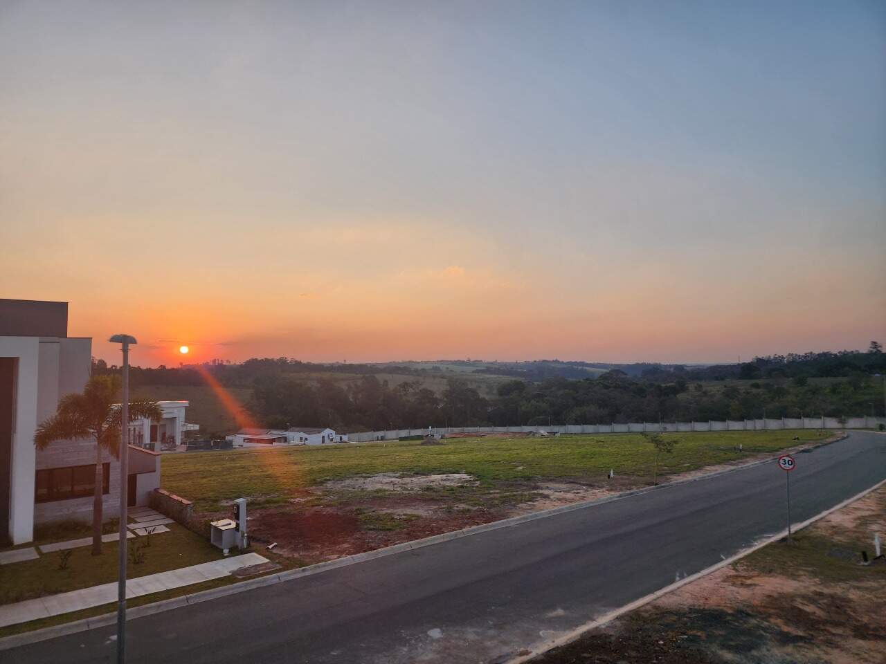 Casa de condomínio à venda no bairro RESERVA PETRUSIndaiatuba: Vista da varanda