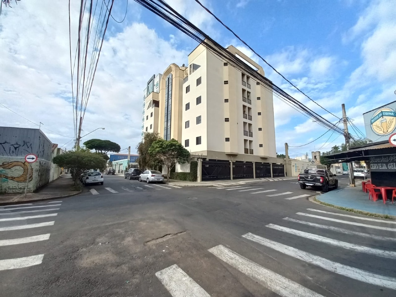 Apartamento à venda no bairro CENTROIndaiatuba: Prédio Vista da Rua