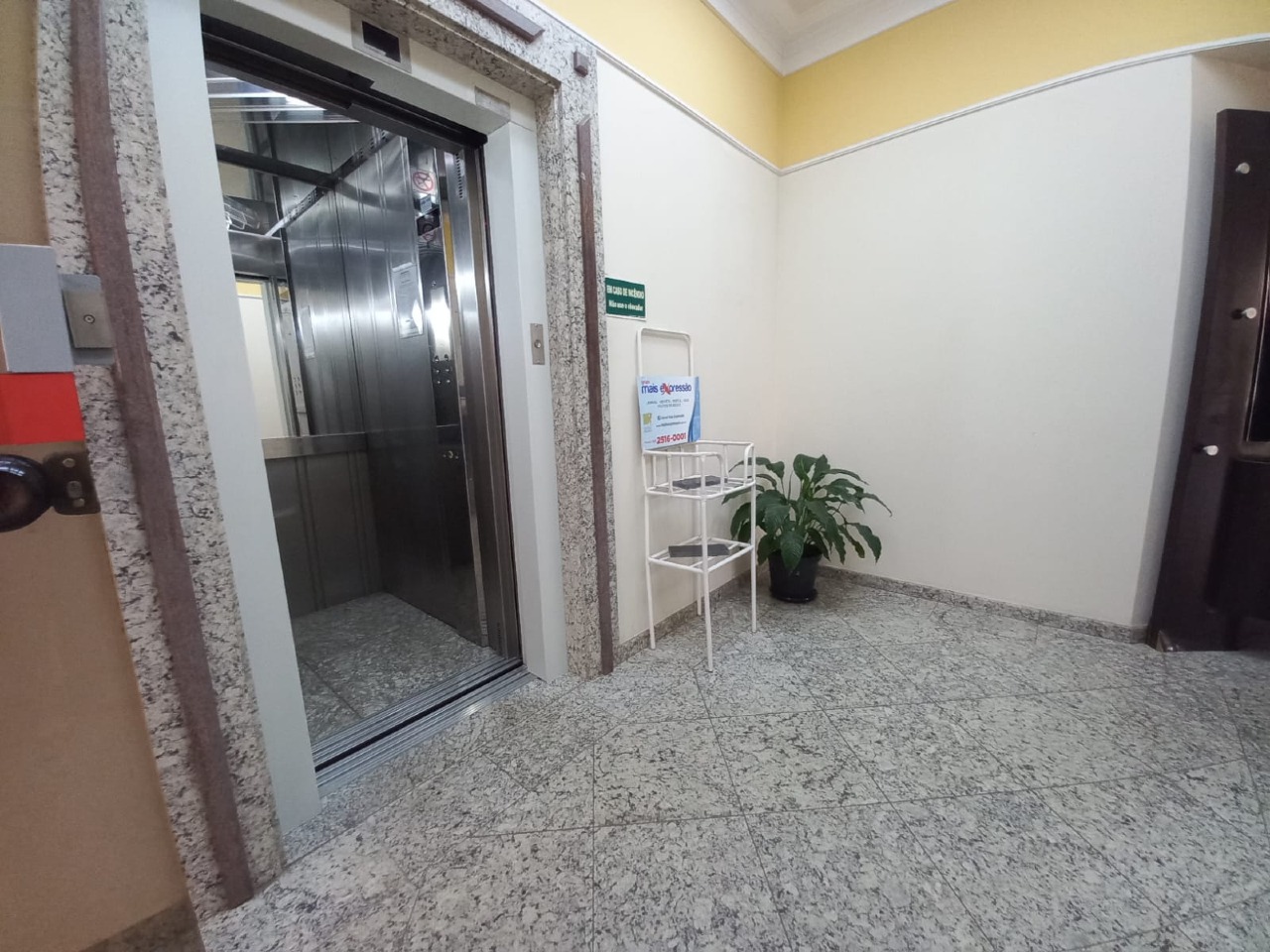 Apartamento para aluguel no bairro CENTROIndaiatuba: Hall do Elevador