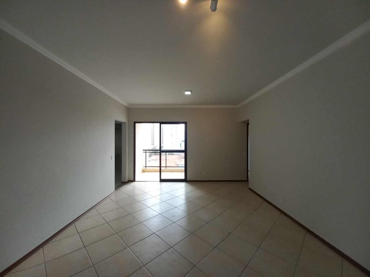 Apartamento para aluguel no bairro CENTROIndaiatuba: Sala 