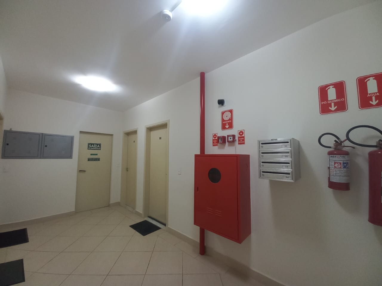 Apartamento para aluguel no bairro JARDIM MOACYR ARRUDAIndaiatuba: Hall do elevador