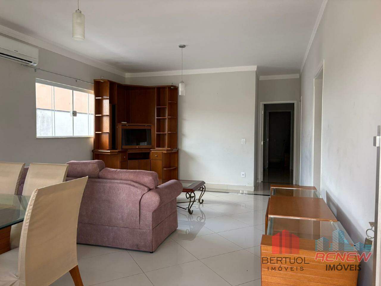 Casa de Condomínio para aluguel Condomínio Portal dos Jequitibás em Valinhos: Sala