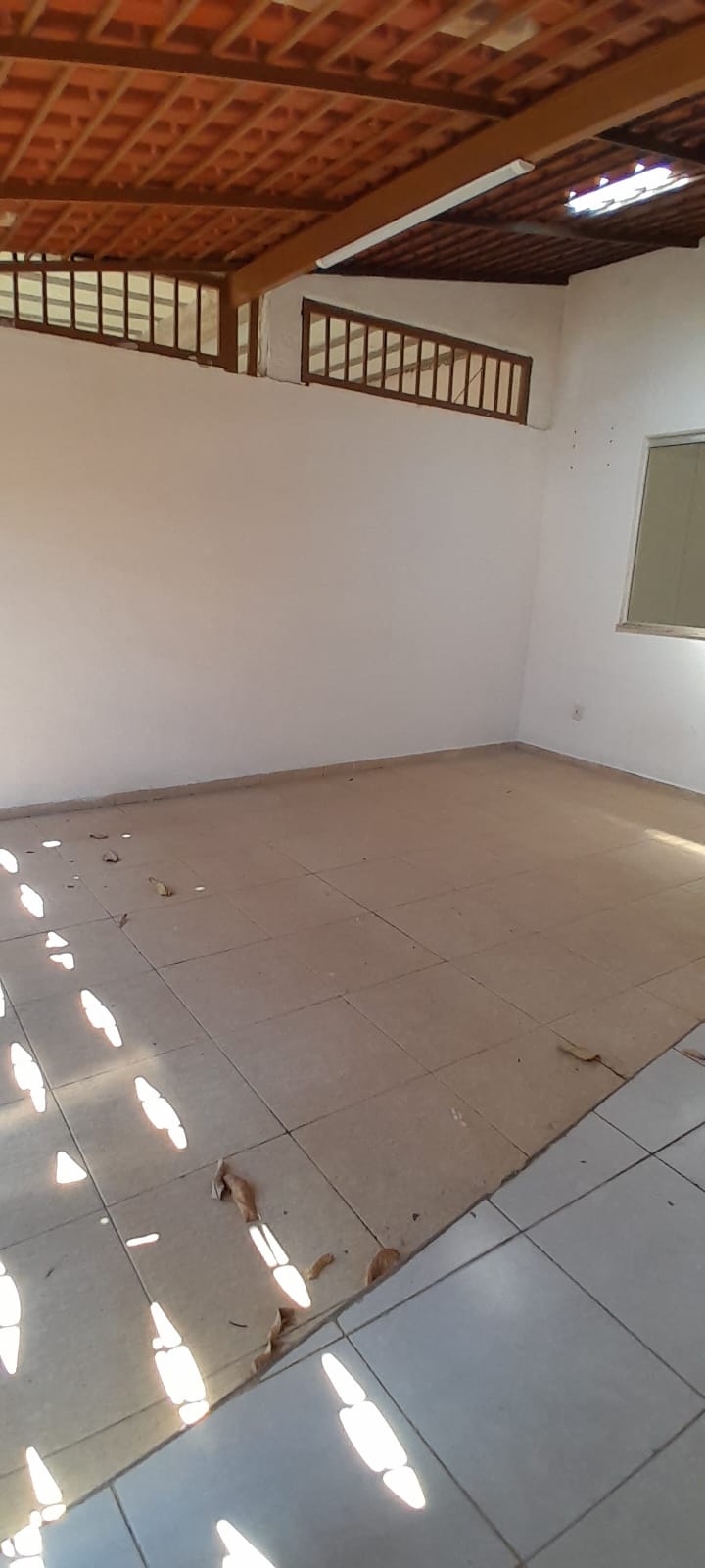 Casa à venda no Tiradentes: sc_imagens_475ac0e2005c6387df110d0b596531de.jpg