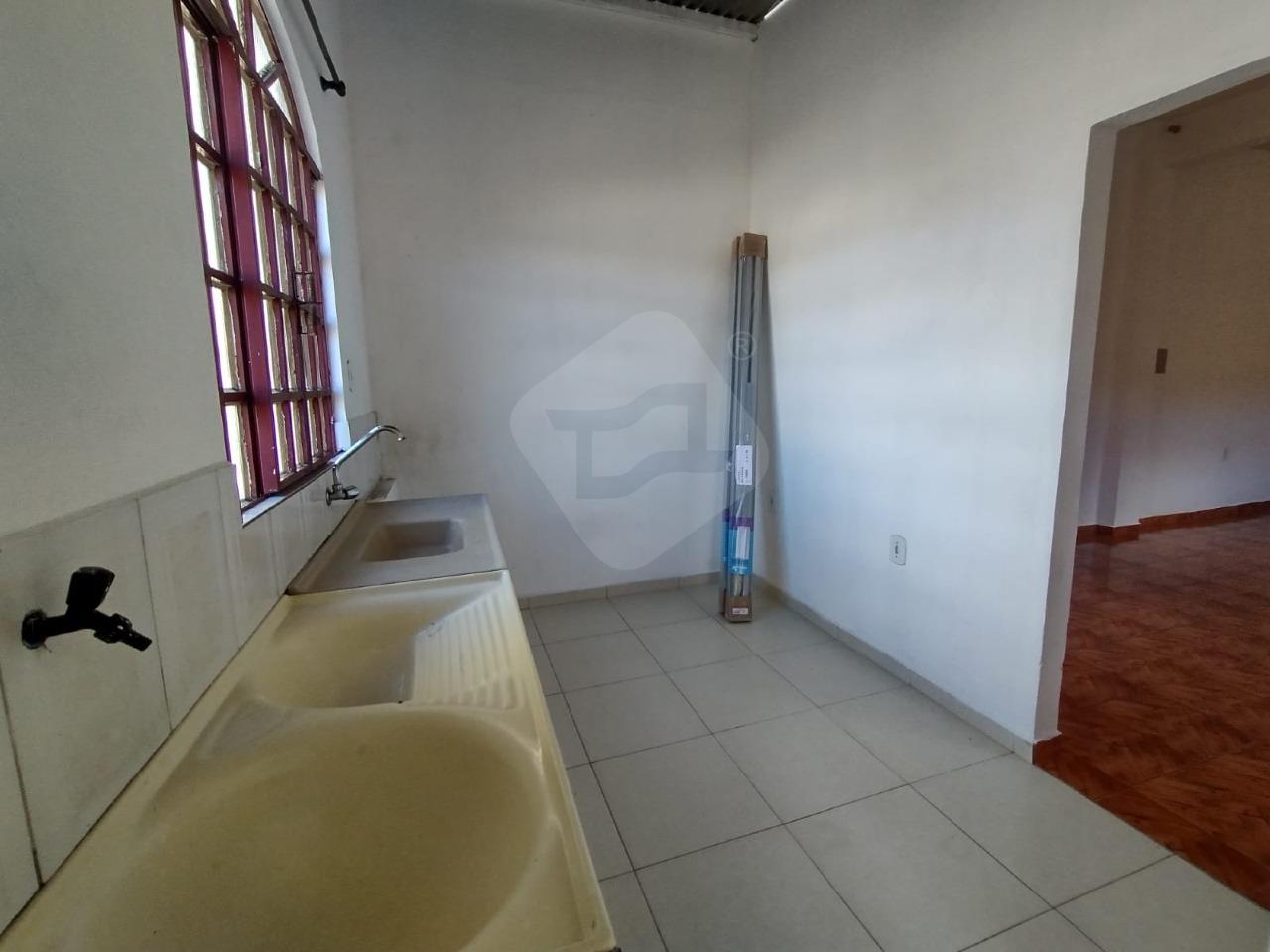 Kitnet para aluguel no Vila Bretas: AREA DE SERVIÇO