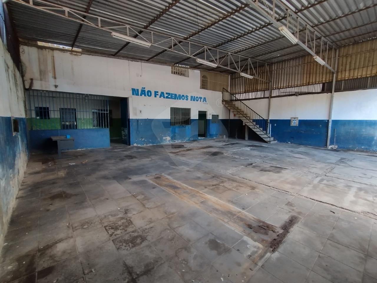 Galpão para aluguel no Vila Bretas: FRENTE DO GALPÃO