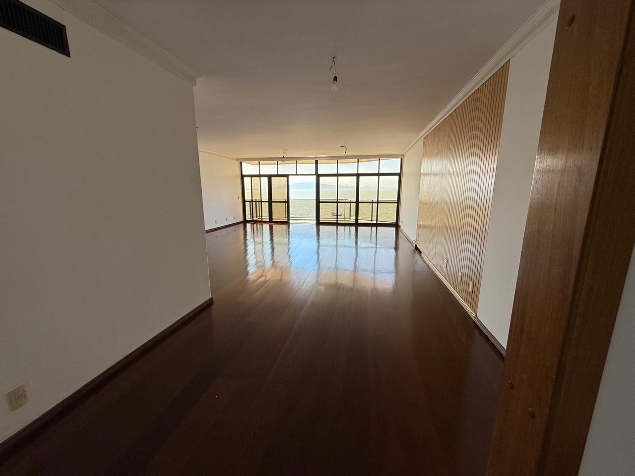 Apartamento[ NumeroQuarto] Centro Florianópolis Praia de Fora: 