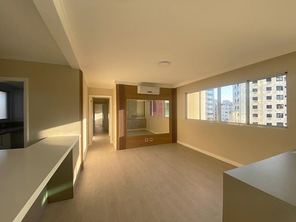 Apartamento[ NumeroQuarto] Centro Florianópolis Linda Koerich: 