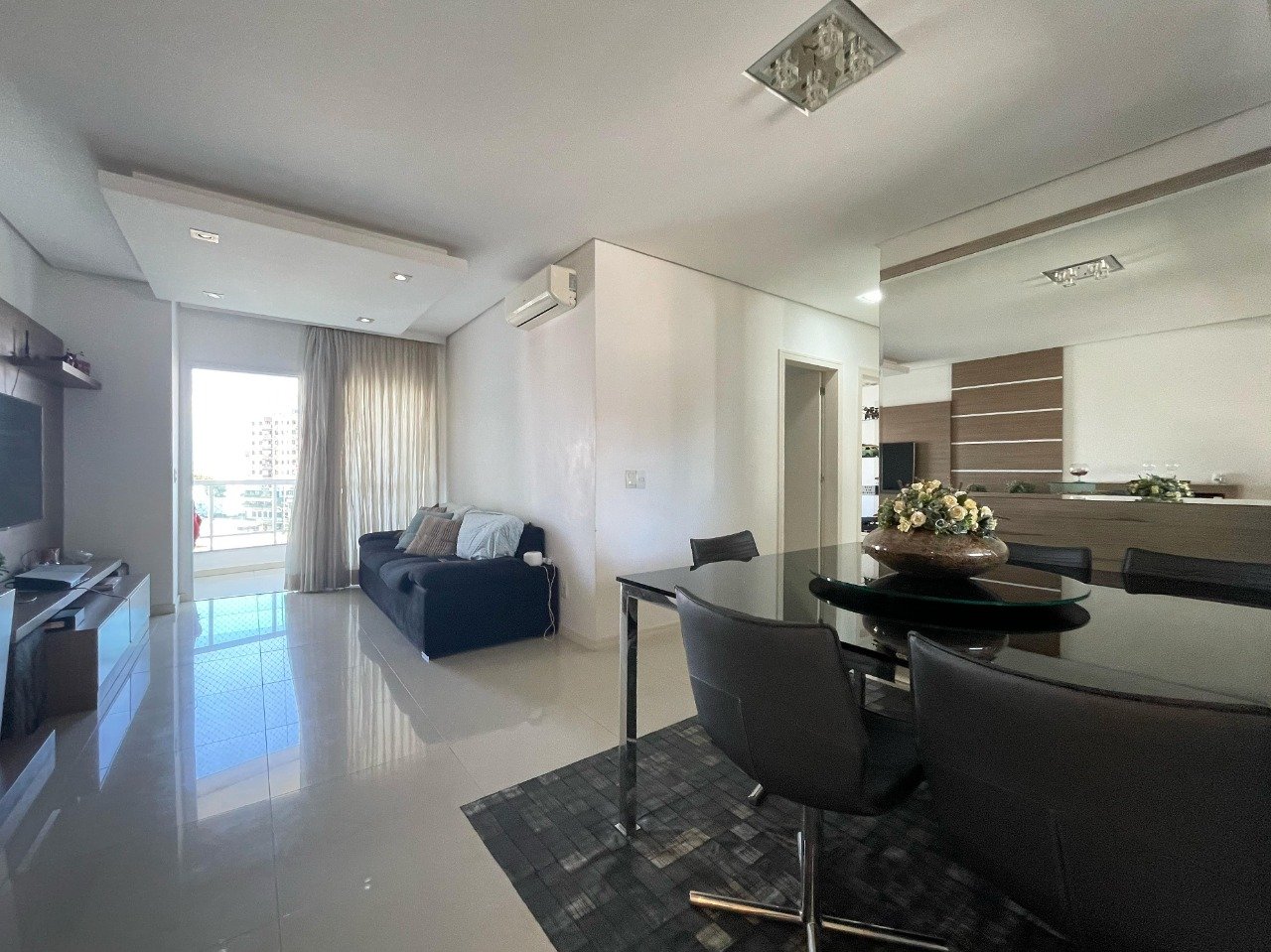 Apartamento[ NumeroQuarto] Coqueiros Florianópolis Gualter de Freitas Tibau: 