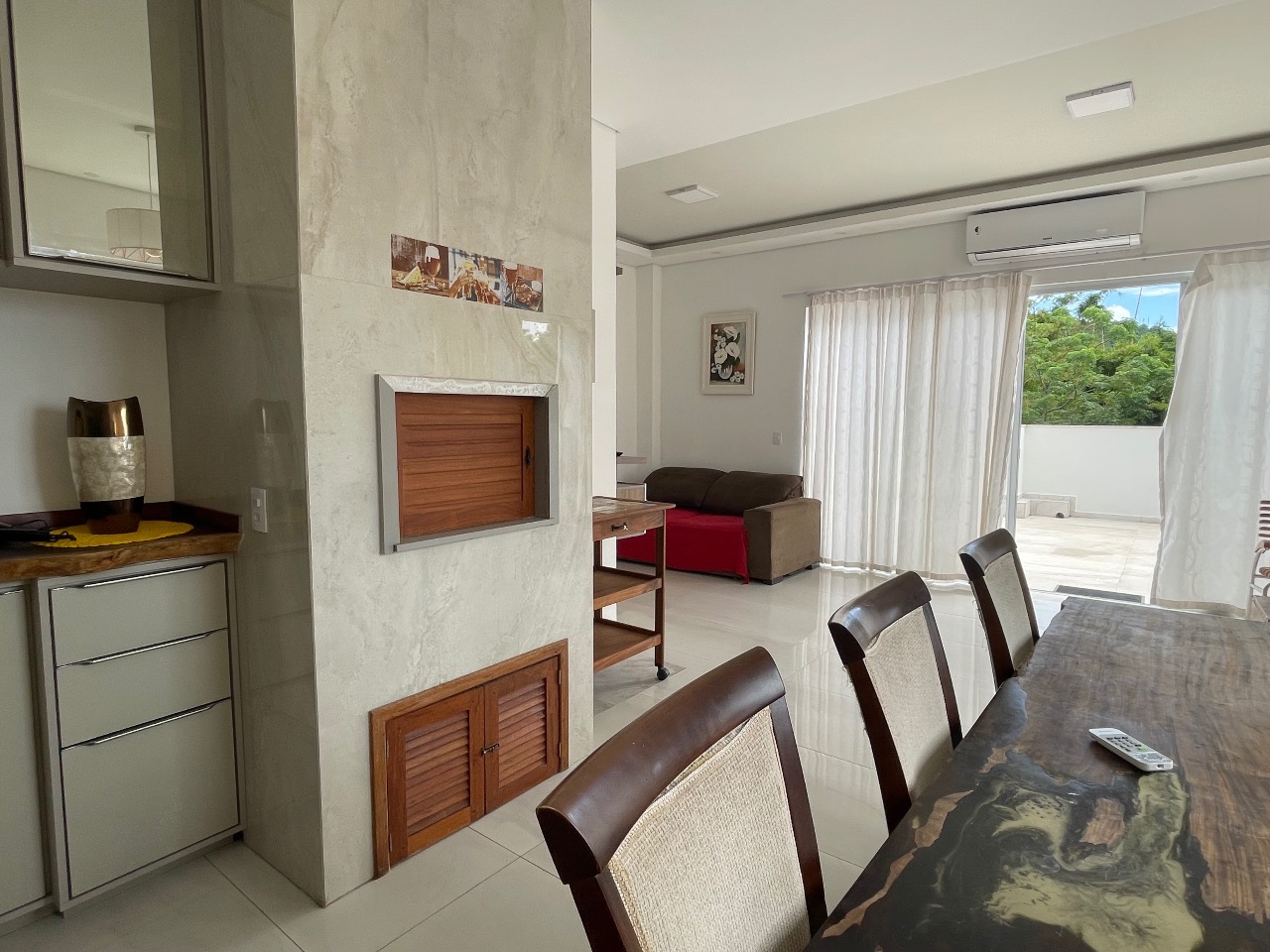 Cobertura[ NumeroQuarto] Canasvieiras Florianópolis Bella Vita Residence : Living com churrasqueira