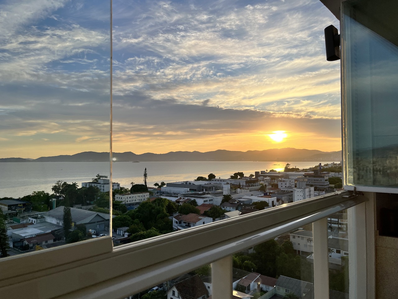 Apartamento duplex[ NumeroQuarto] Barreiros São José Ana Jovi: 