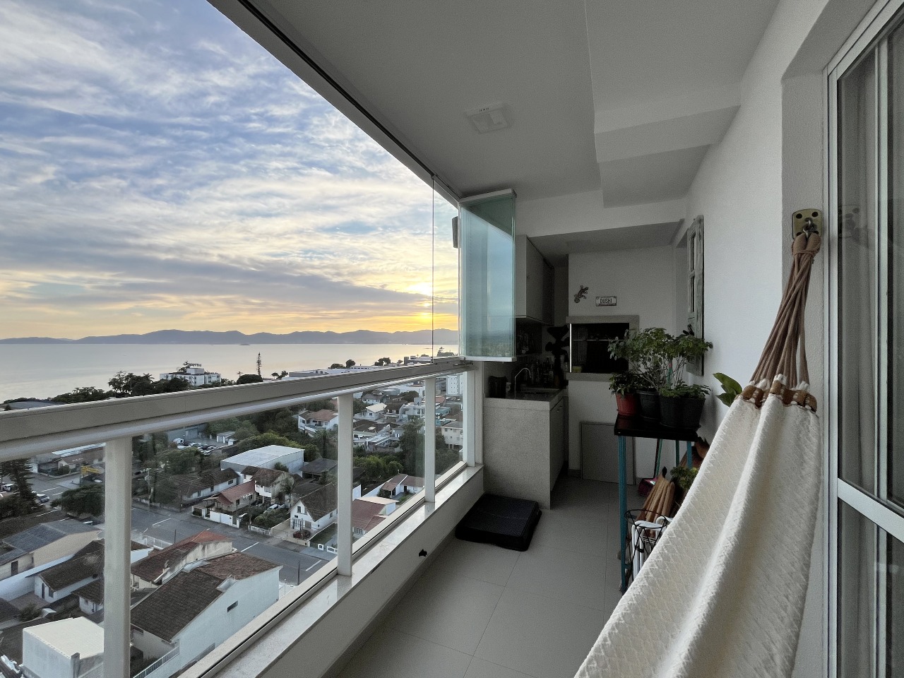 Apartamento duplex[ NumeroQuarto] Barreiros São José Ana Jovi: 