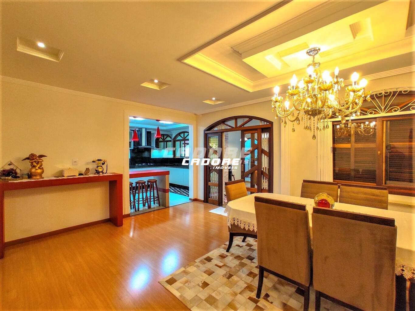 Excelente casa finamente acabada no bairro Garcia em Blumenau. — foto 2