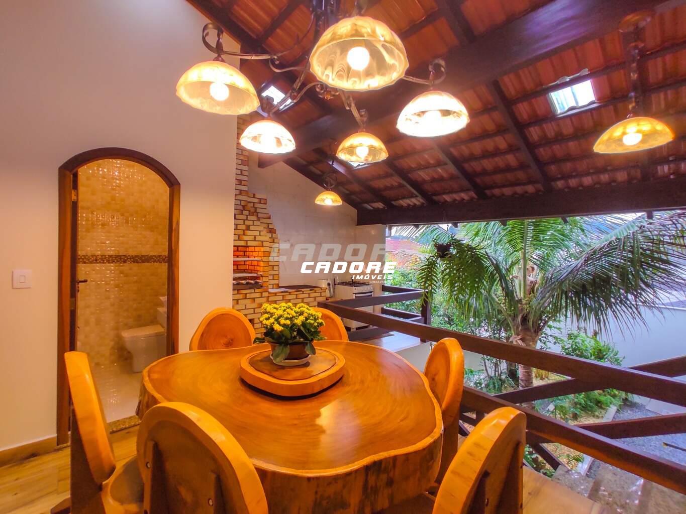 Excelente casa finamente acabada no bairro Garcia em Blumenau. — foto 7