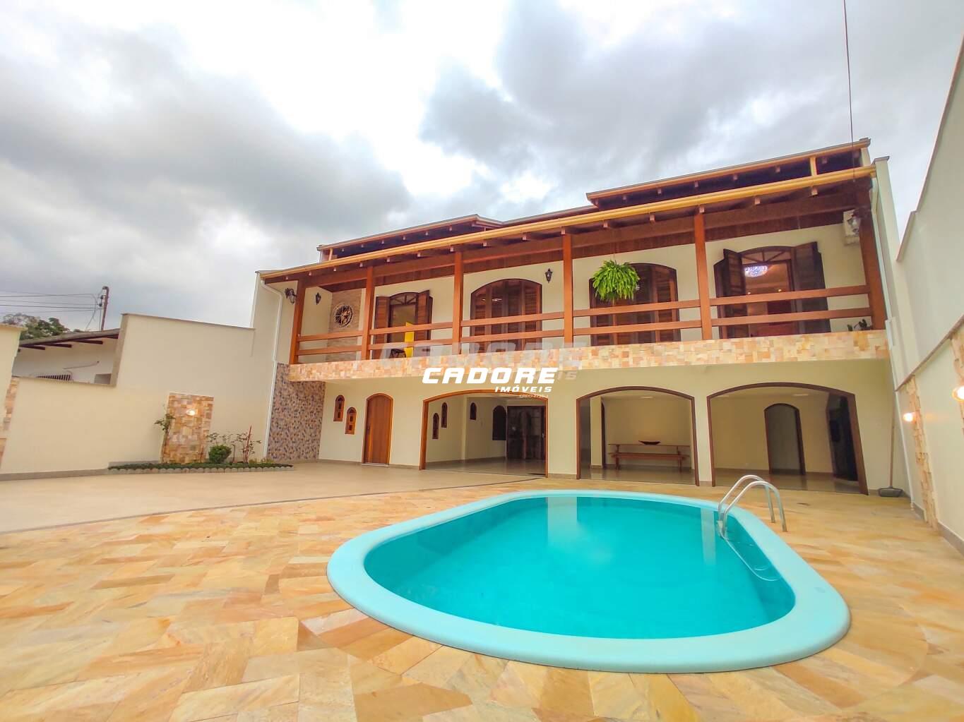 Excelente casa finamente acabada no bairro Garcia em Blumenau. — foto 4