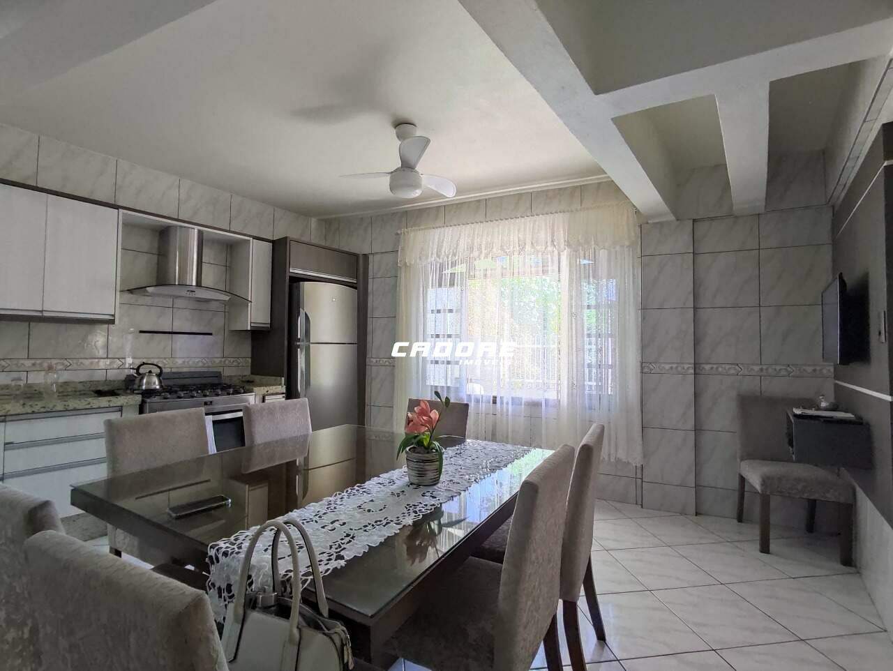 Casa com 3 Dormitórios - Glória — foto 2