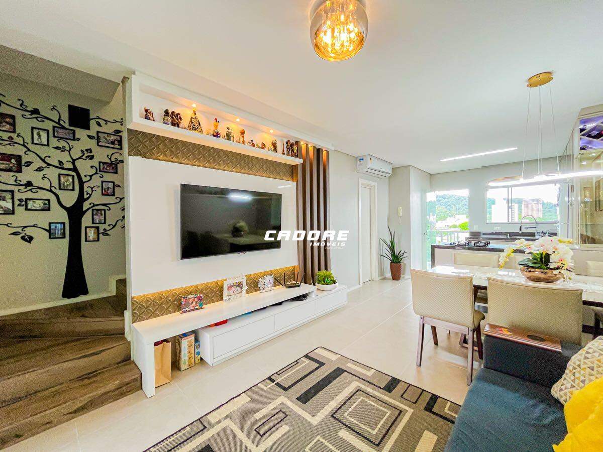 Sobrado de 03 quartos no centro comercial do bairro Garcia - foto 1