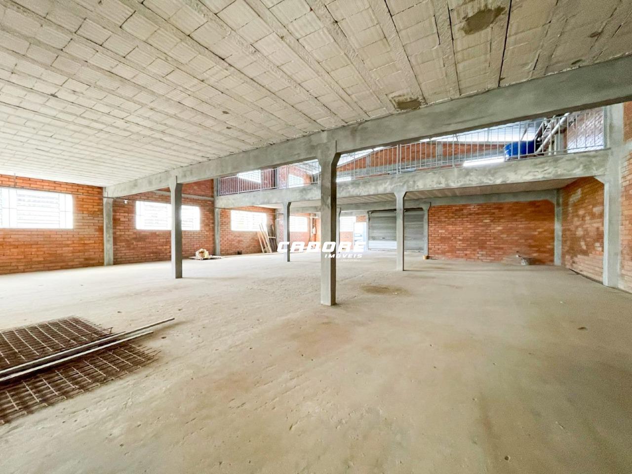 Galpão com aproximadamente 730m para locação no bairro Itoupava Seca I Cadore Imóveis — foto 3