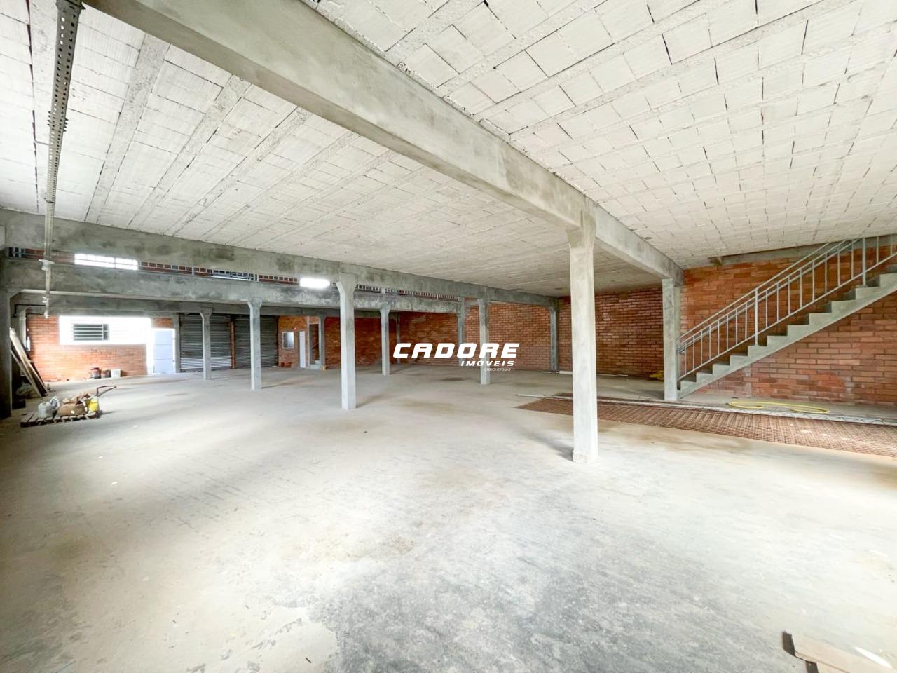 Galpão com aproximadamente 730m para locação no bairro Itoupava Seca I Cadore Imóveis — foto 4
