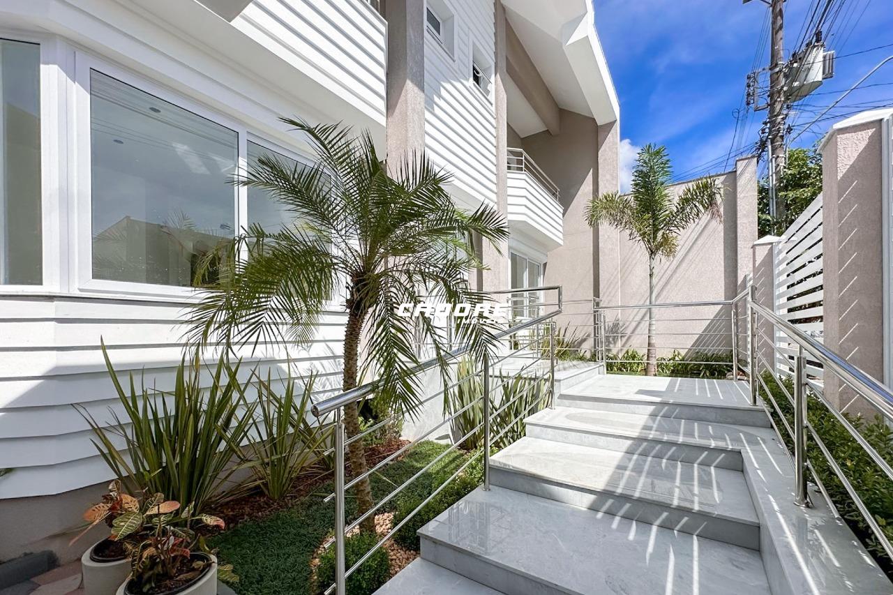 Casa De Alto Padrão com 3 Dormitórios Sendo 3 Suítes e Um Amplo Espaço de Área Externa Com Campo De Futebol! | Cadore Imóveis — foto 3