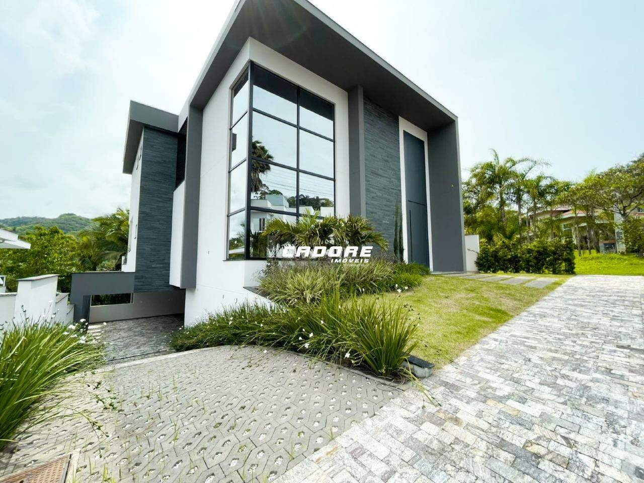 Casa de Alto Padrão 3 Dormitórios Sendo 3 Suítes e Uma Bela Piscina! | Cadore Imóveis - foto 1