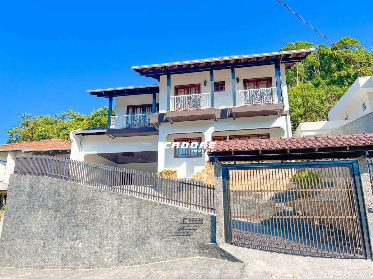 Casa à venda, 4 quartos, 3 suítes, 4 vagas, Valparaíso - Blumenau/SC - foto 1