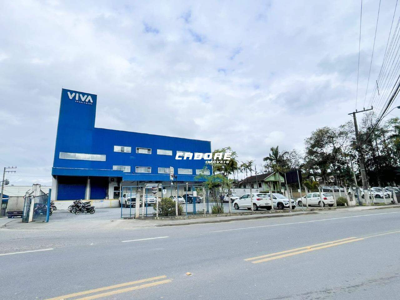 Excelente Galpão com aproximadamente 3.000m para locação no bairro Badenfurt I Cadore Imóveis - foto 1