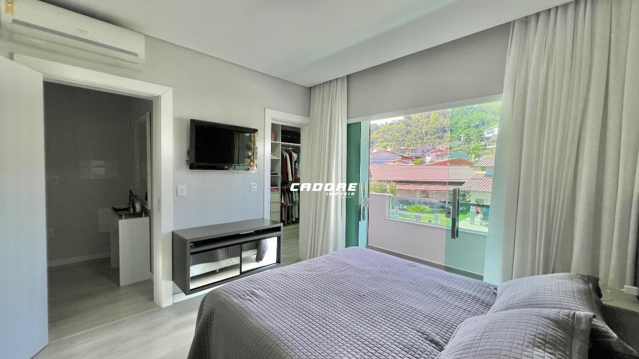 Esplêndido sobrado de alto padrão com 04 quartos !! — foto 4