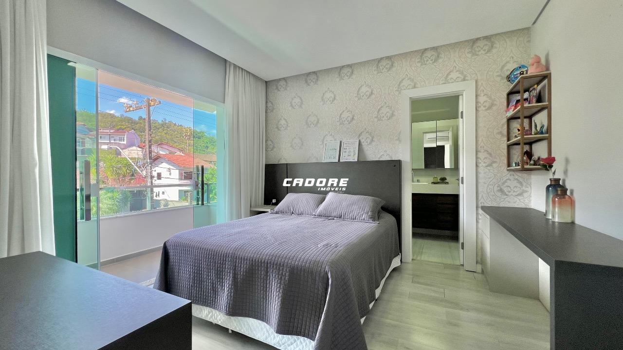 Esplêndido sobrado de alto padrão com 04 quartos !! — foto 3