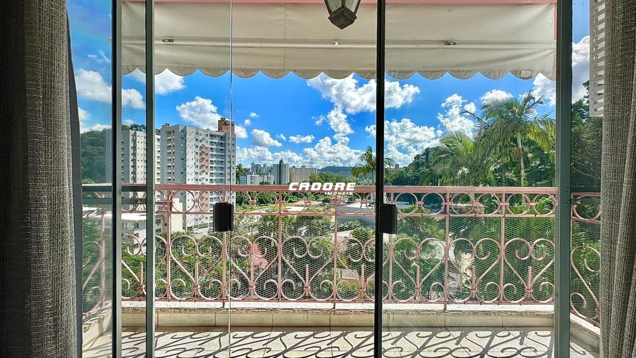 Apartamento reformado e mobiliado com 109m, sol da manhã, constituído por: — foto 3