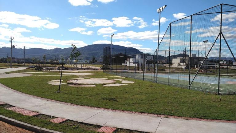 Terreno à venda no Camobi: 