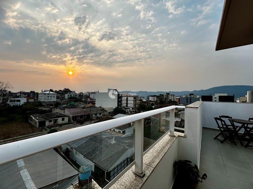 Cobertura à venda no Camobi: 