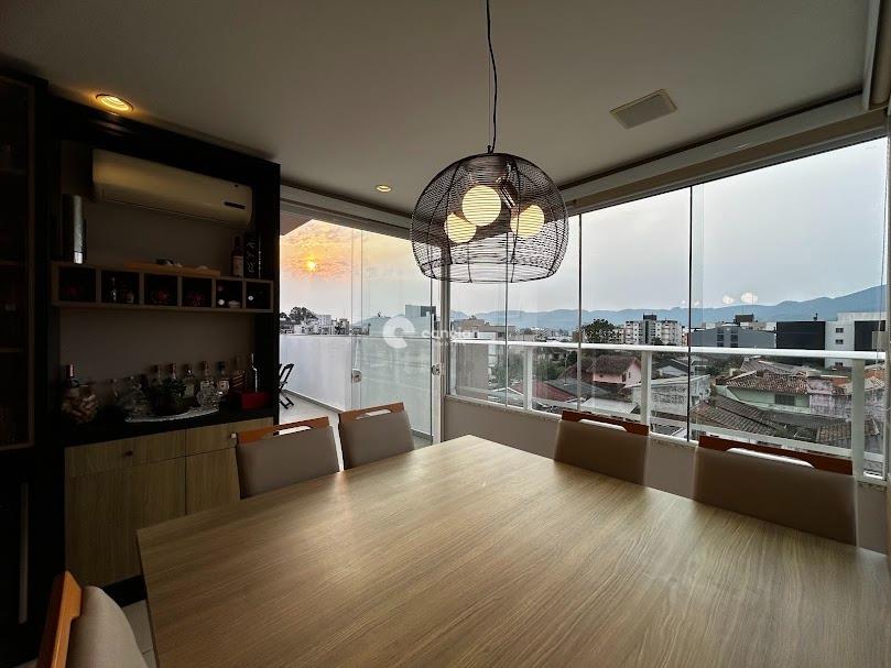 Cobertura à venda no Camobi: 