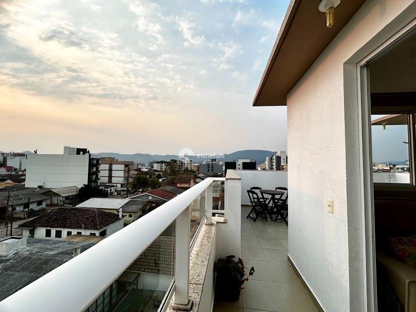 Cobertura à venda no Camobi: 