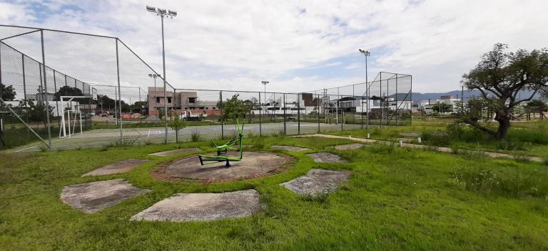 Terreno à venda no Camobi: 