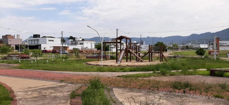 Terreno à venda no Camobi: 