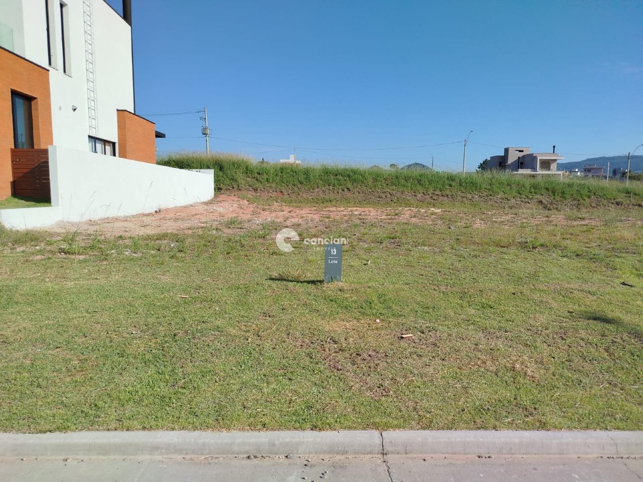 Terreno à venda no Camobi: 