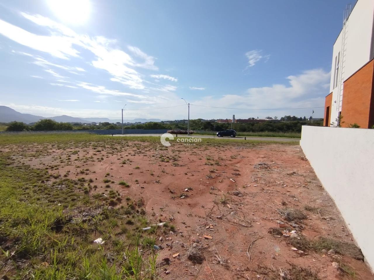 Terreno à venda no Camobi: 