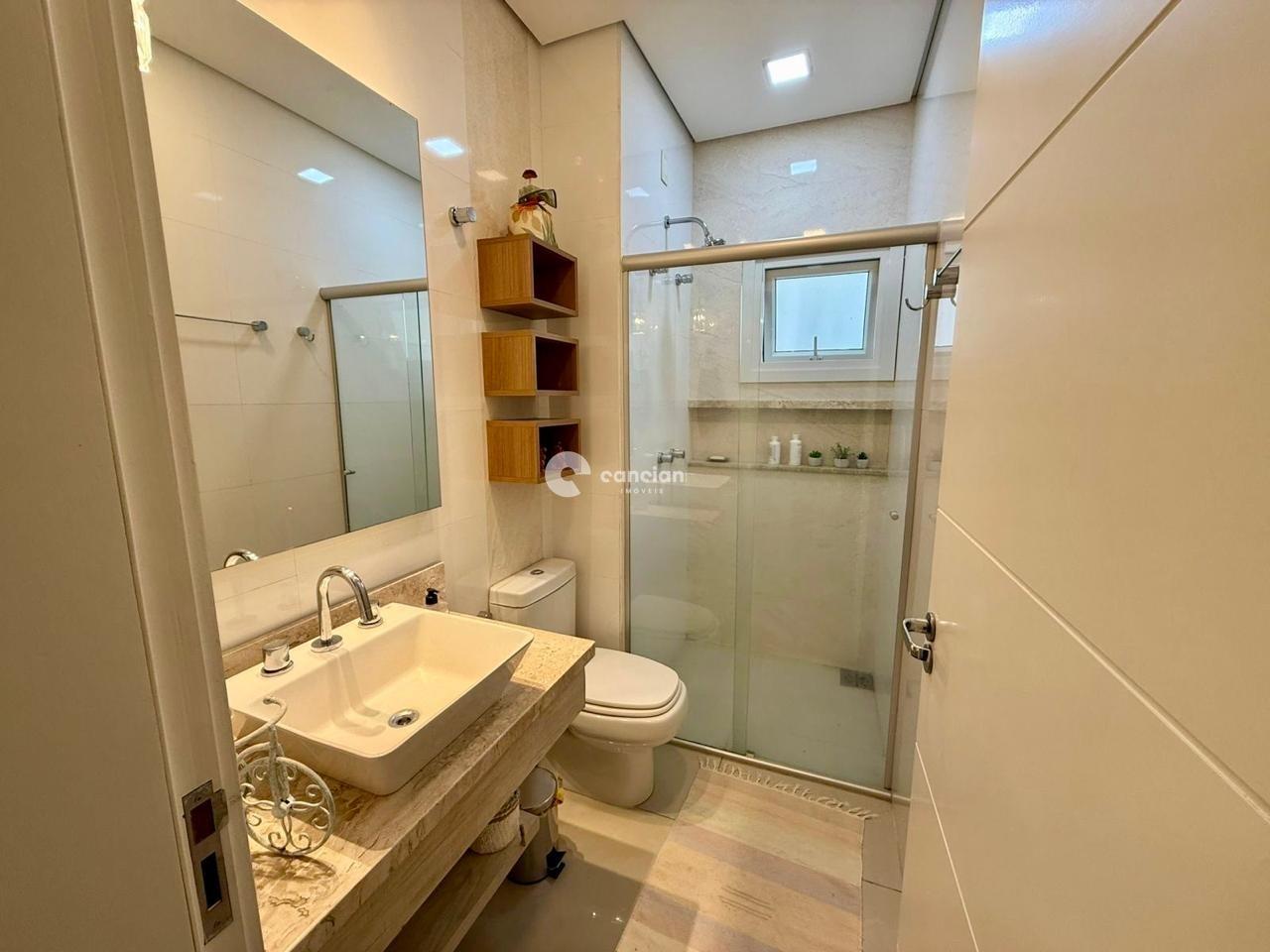 Casa de Condomínio à venda no Tomazetti: