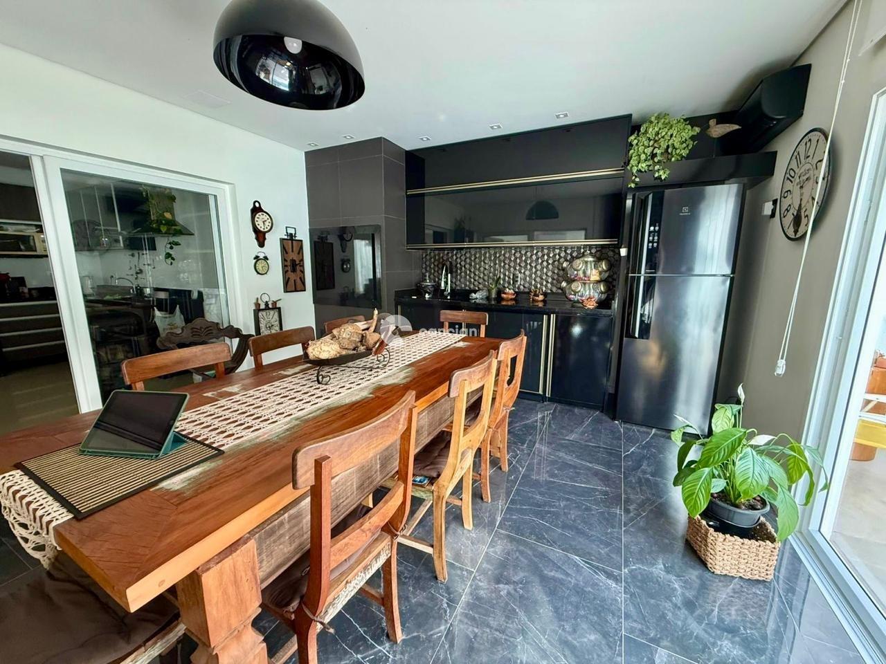 Casa de Condomínio à venda no Tomazetti: