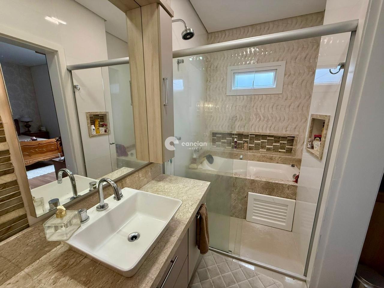 Casa de Condomínio à venda no Tomazetti: