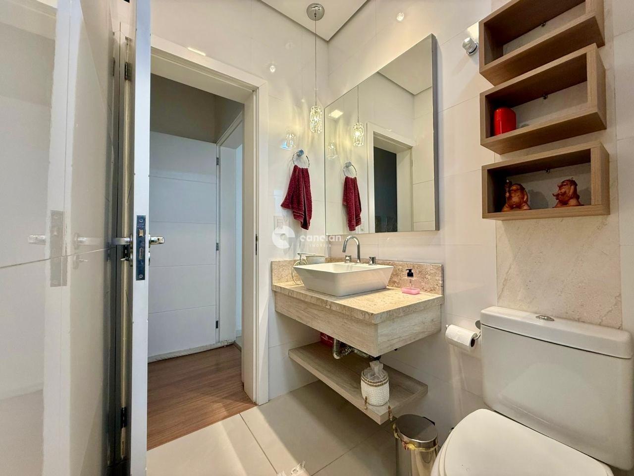 Casa de Condomínio à venda no Tomazetti: