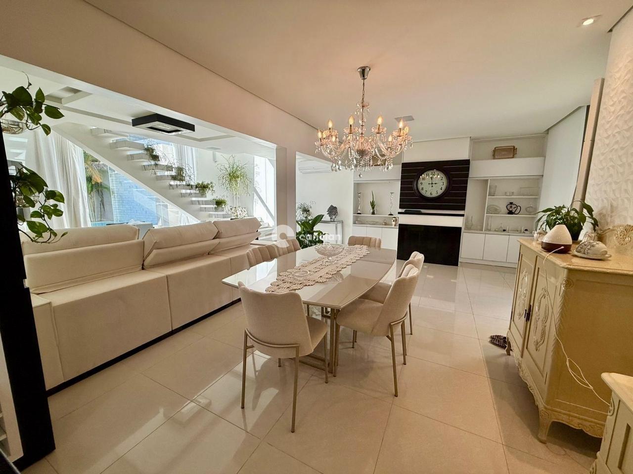 Casa de Condomínio à venda no Tomazetti: